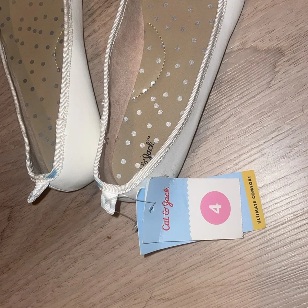 Cat and Jack white Ballet Flats with Bow size 4 new